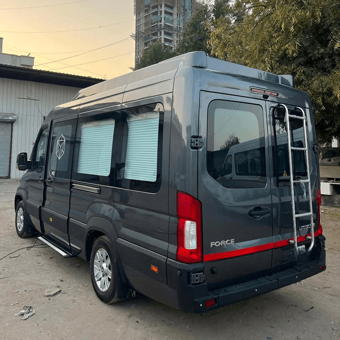Rental vehicle showcase 3